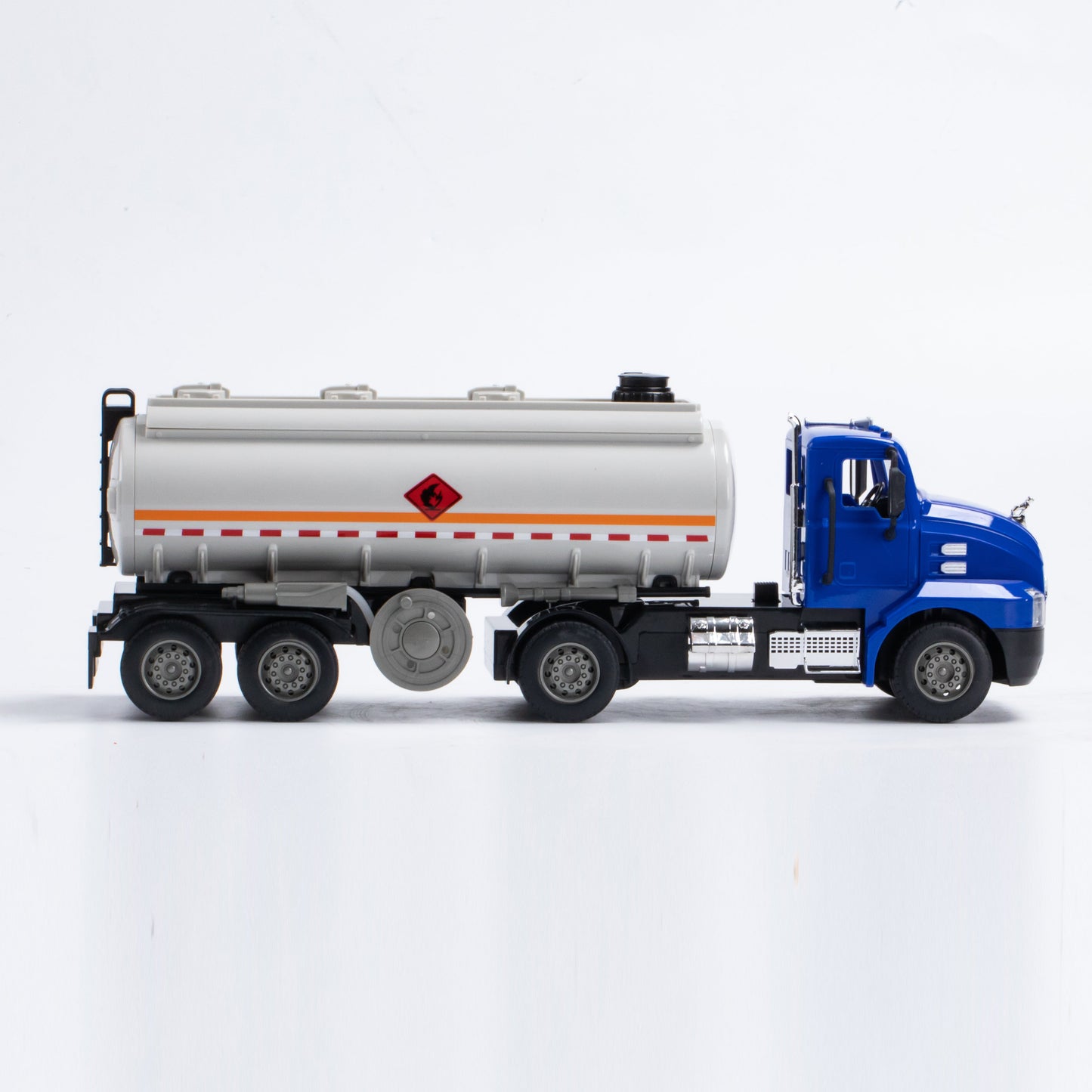 Double E Licensed Mack Tank Truck 1/26 Scale E582-003