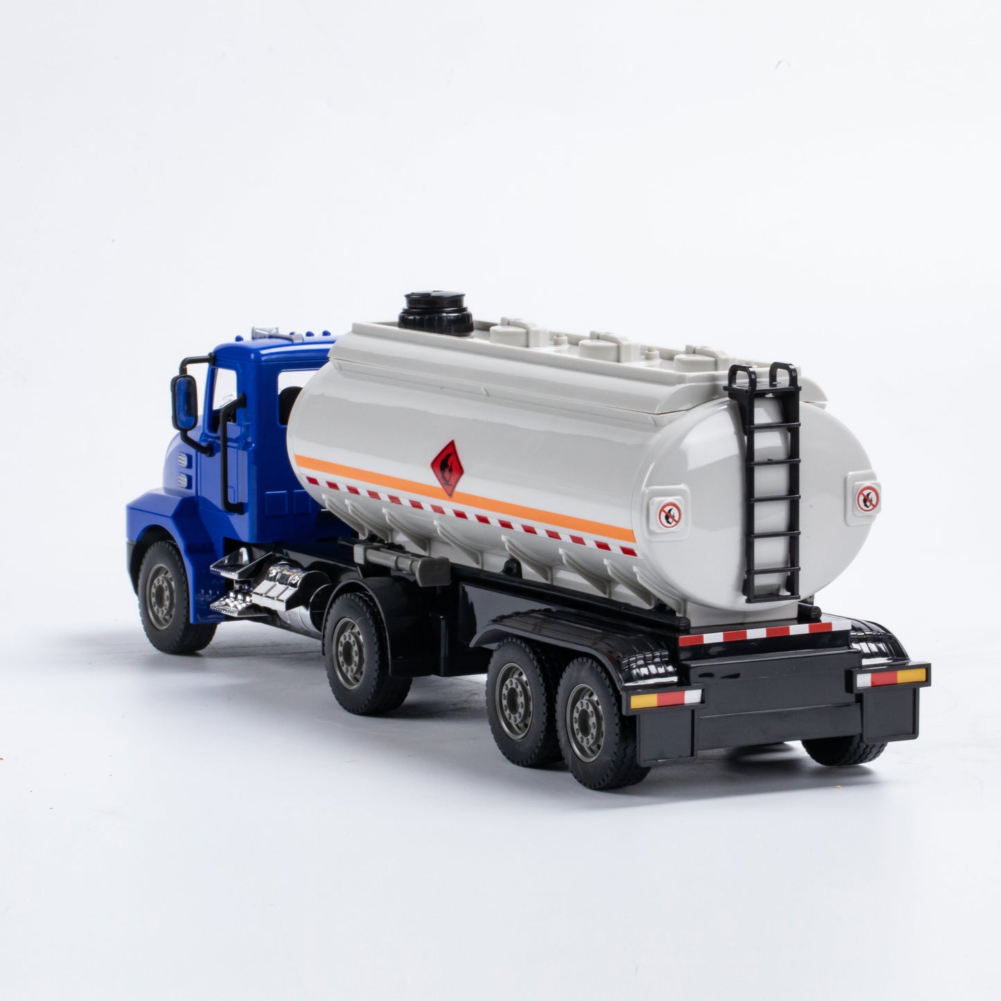 Double E Licensed Mack Tank Truck 1/26 Scale E582-003