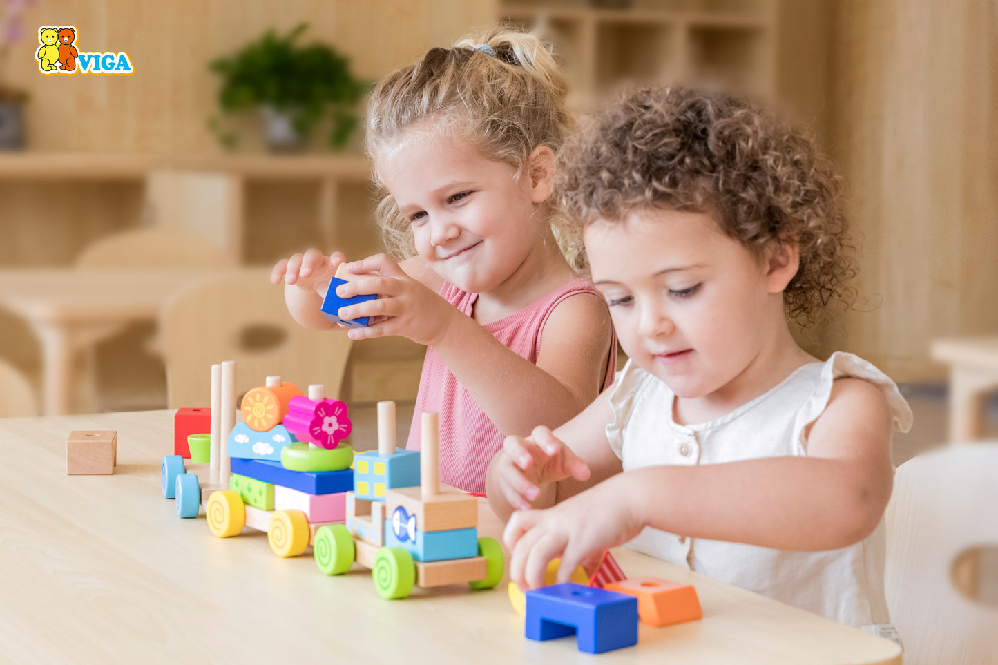 VIGA Colourful Pull Along Stacking Train