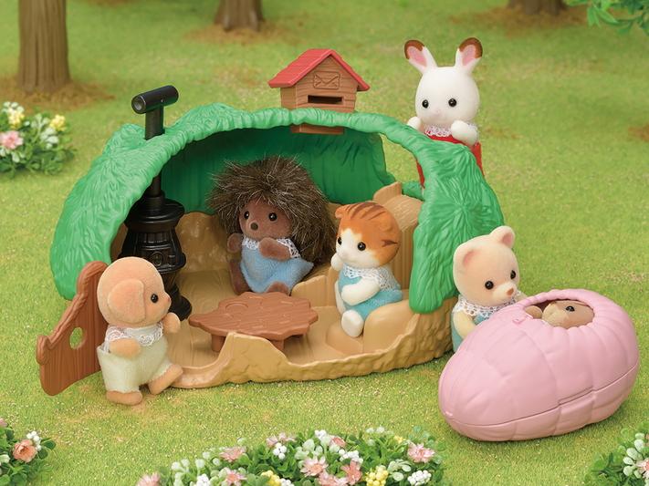 Sylvanian Families Baby Hedgehog Hideout - Free Gift