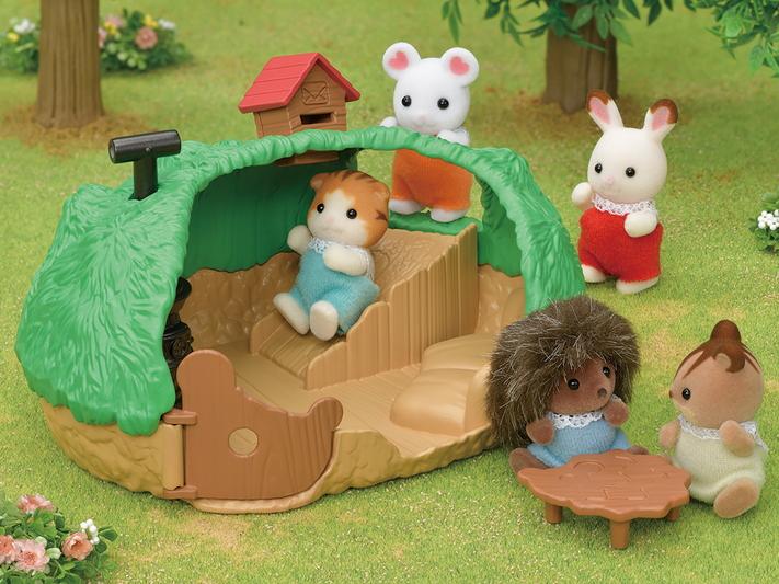 Sylvanian Families Baby Hedgehog Hideout - Free Gift