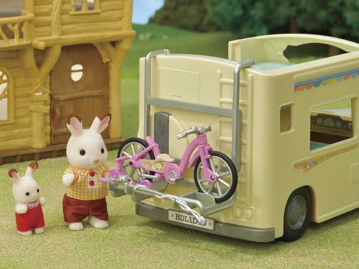 Sylvanian Families Family Campervan - Free Gift