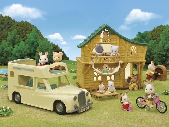 Sylvanian Families Family Campervan - Free Gift