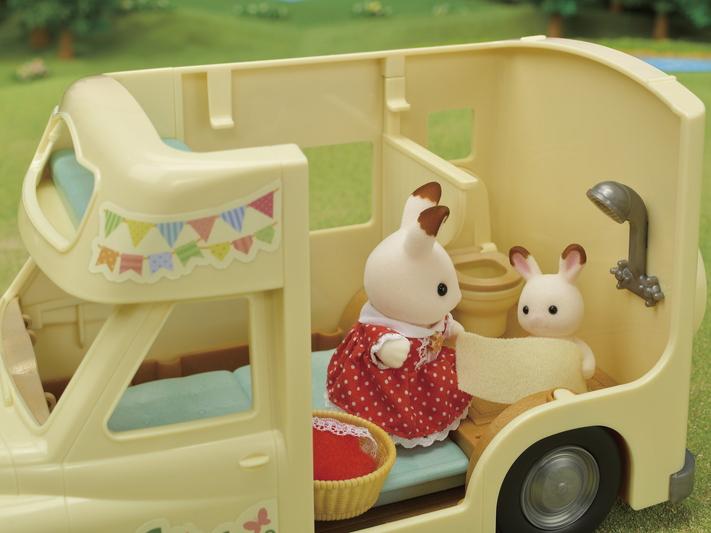 Sylvanian Families Family Campervan - Free Gift