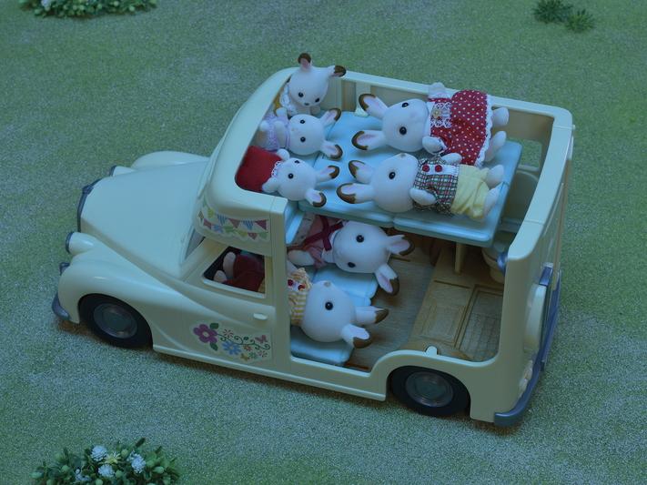 Sylvanian Families Family Campervan - Free Gift