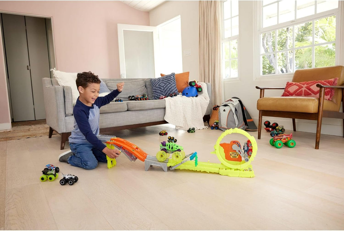 Hot Wheels Monster Trucks Power Smashers Charge & Chase Challenge Track Set
