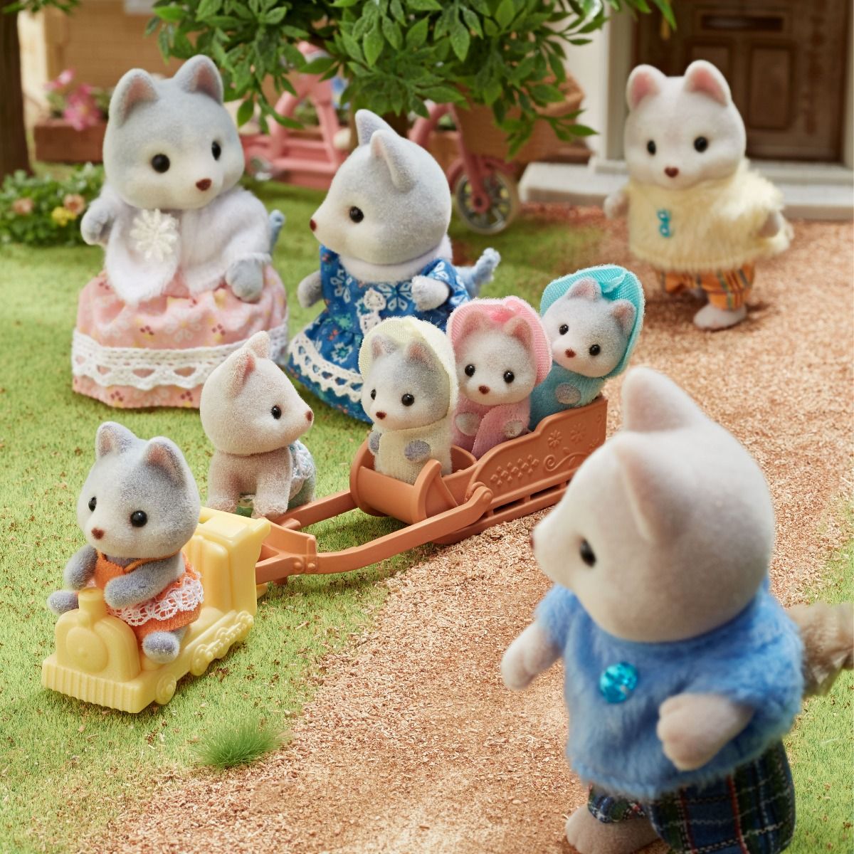 Sylvanian Families Husky Family - Free Gift