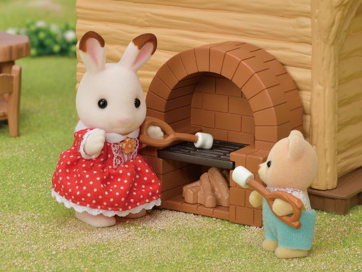 Sylvanian Families Lakeside Lodge - Free Gift