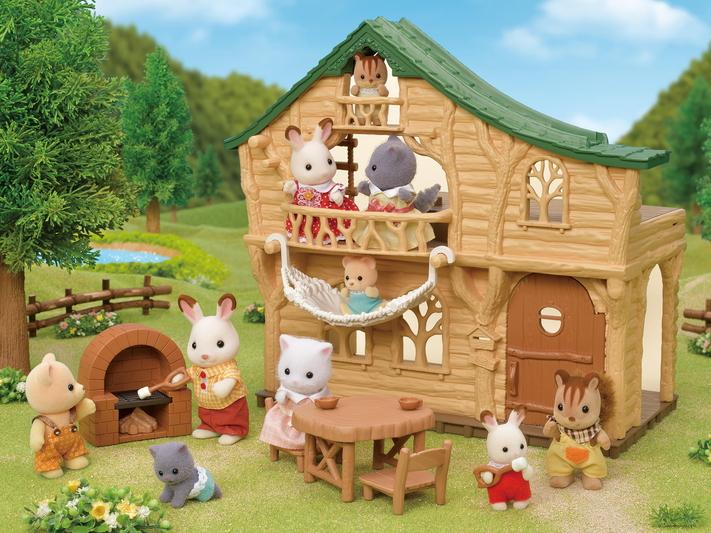 Sylvanian Families Lakeside Lodge - Free Gift