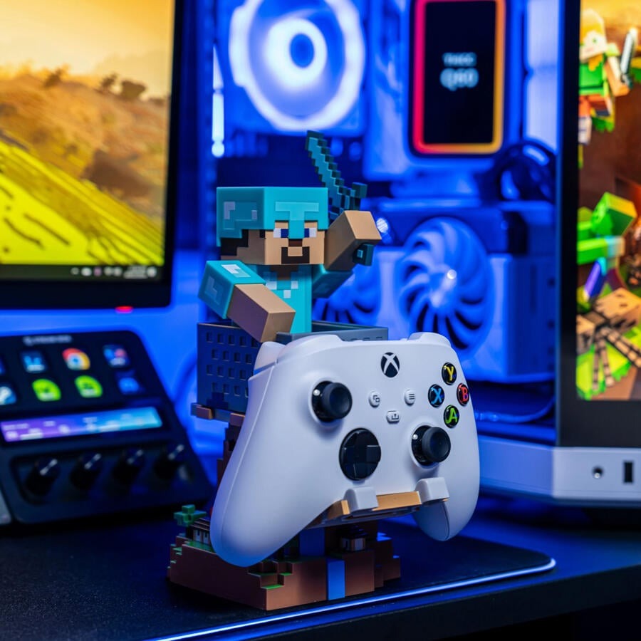 Minecraft: Steve in Diamond Armour Cable Guys Holder