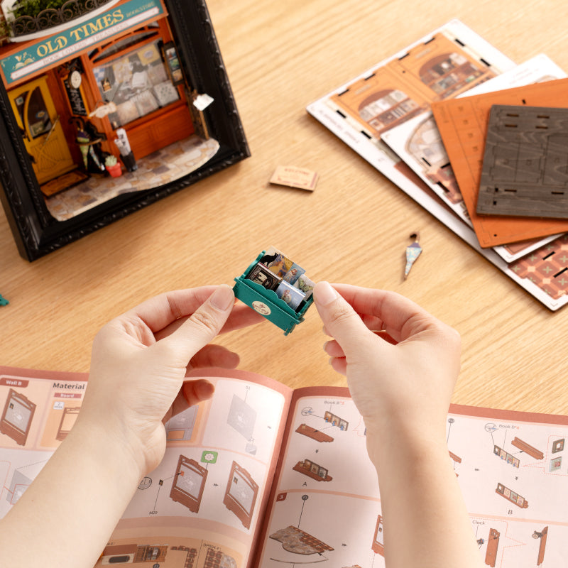 Robotime Rolife タイムトラベル DIY ブックヌークシェルフインサート TGB04