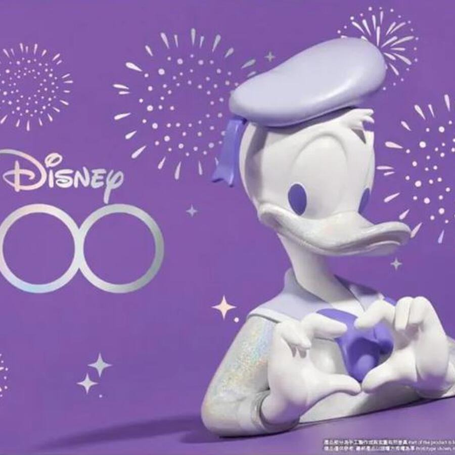 Soap Studio Disney100 Donald Duck and Daisy Duck Love Hand Mini Bust