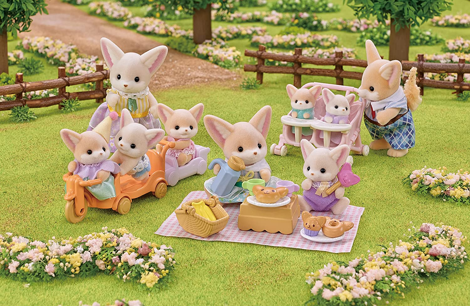 Sylvanian Families Sunny Picnic Set Fennec Fox Sister & Baby