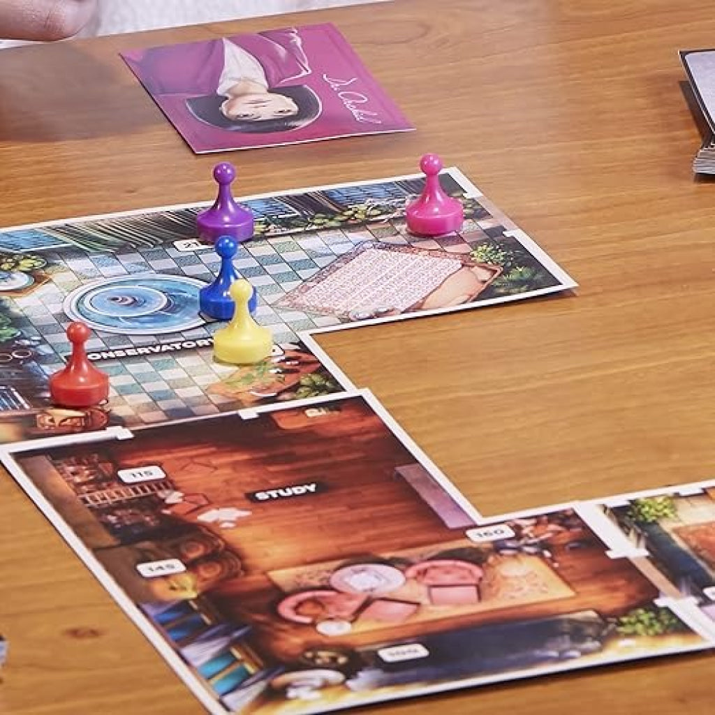 Clue Treachery at Tudor Mansion - Hasbro Gaming
