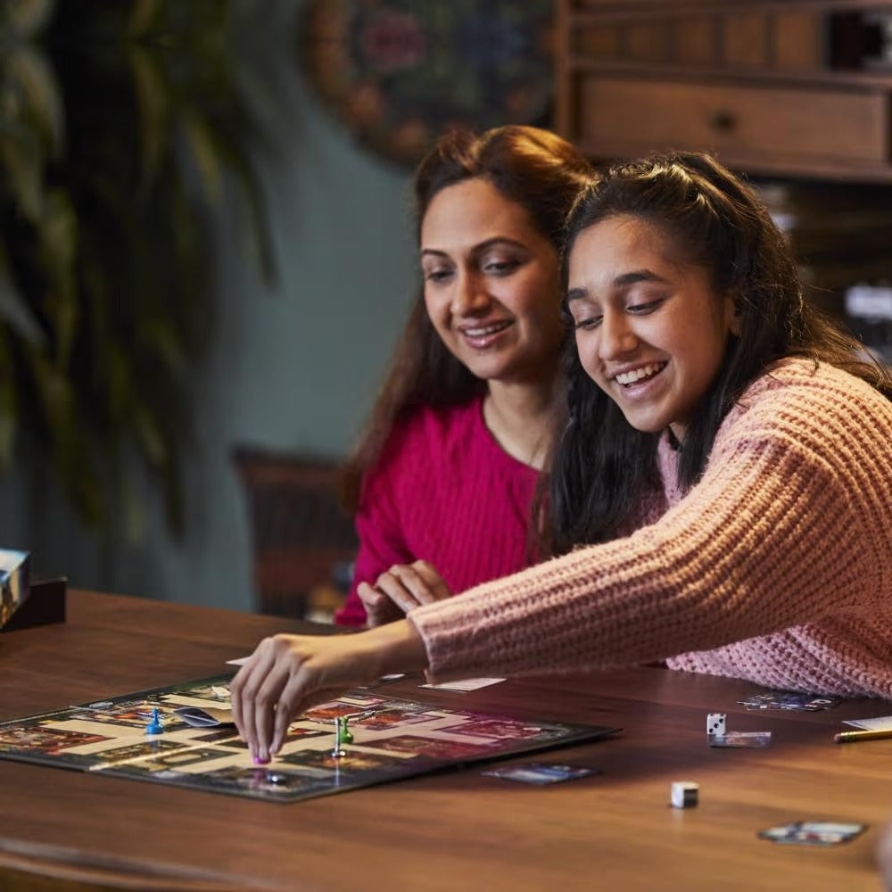 Hasbro - CLUE The Classic Mystery Game